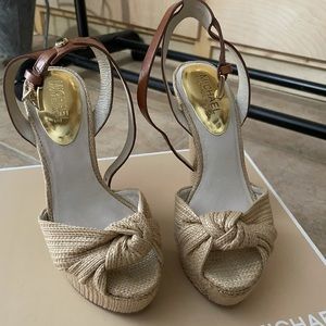 MICHAEL KORS BENJI STRAW SANDAL HEELS